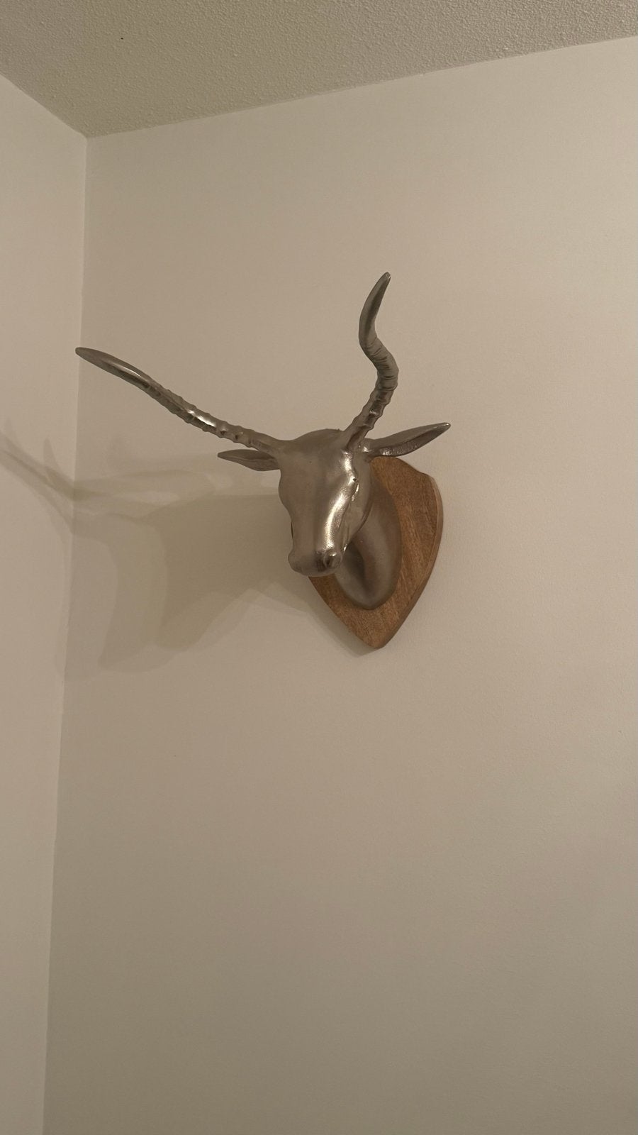 Decoratieve Hertenkop Wanddecoratie - Metaal & Hout, Ophalen of Verzenden, Zo goed als nieuw, Zilver, Metaal