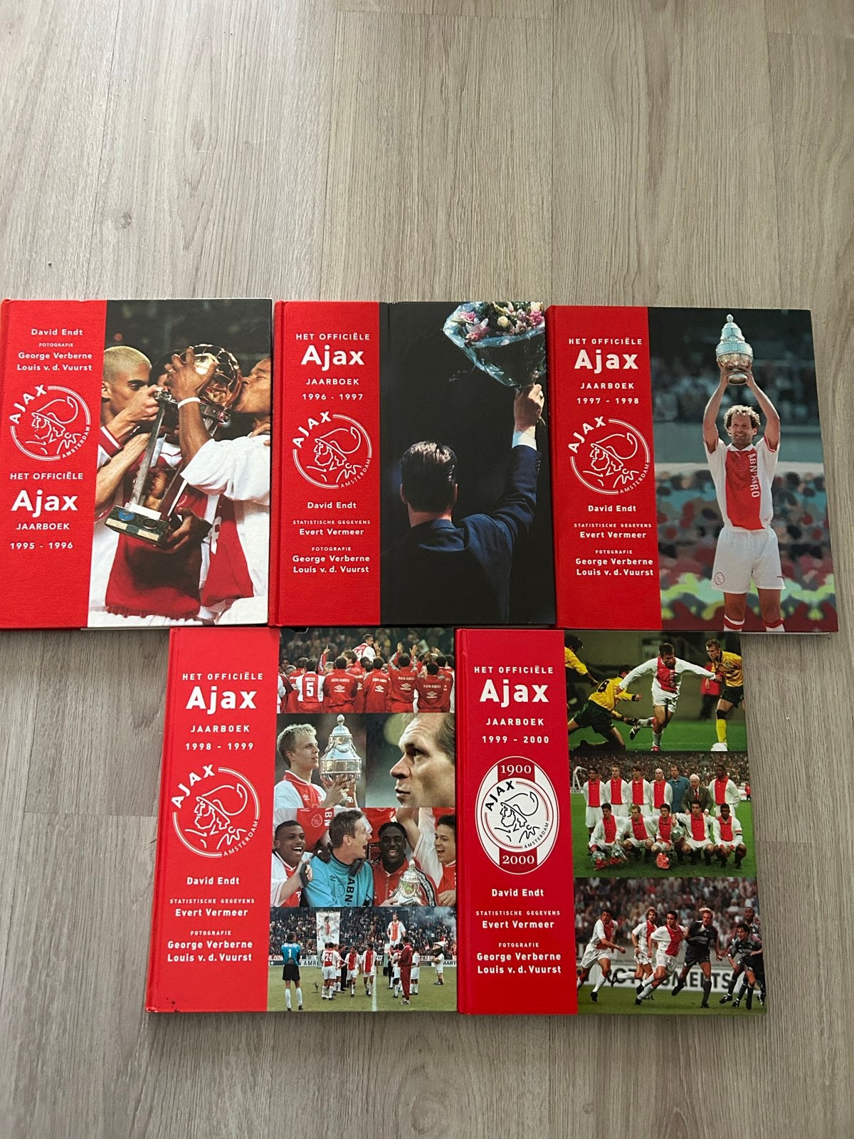 Bijna gratis af te halen Ajax Jaarboeken 1995-2000, Boeken, Ophalen, Zo goed als nieuw, Overige sporten