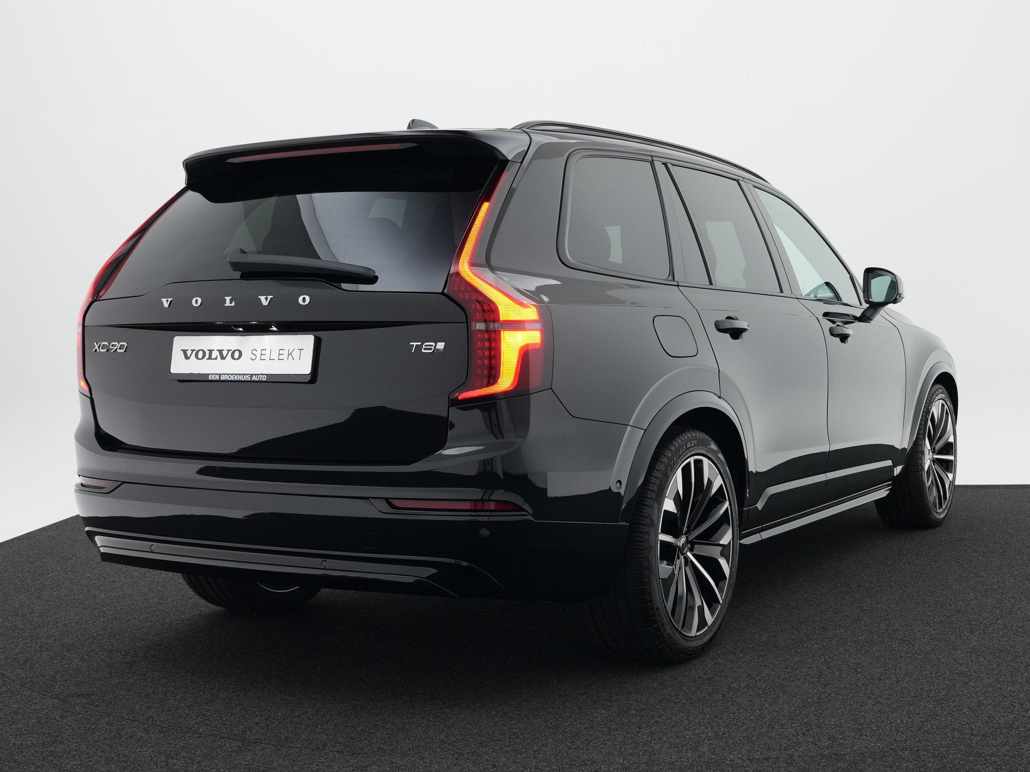 Volvo XC90 T8 Recharge AWD Ultra Dark, Auto's, Dealer onderhouden, Gebruikt, 4 cilinders, 1969 cc