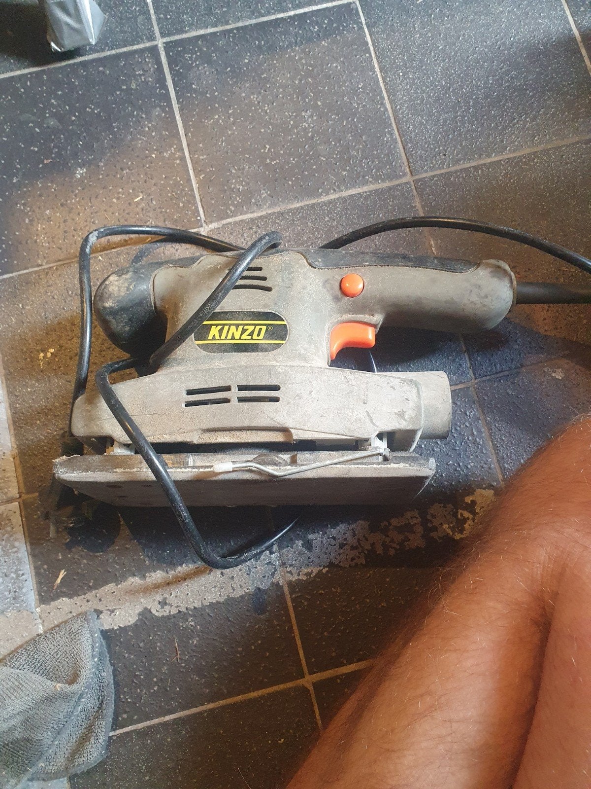 Kinzo Vlakschuurmachine 150 Watt - Gebruikt, Doe-het-zelf en Verbouw, Gereedschap | Schuurmachines, Ophalen, Gebruikt, Minder dan 600 watt