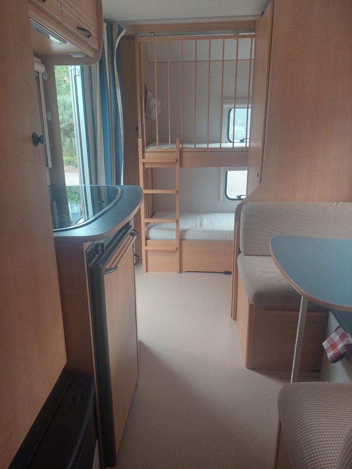 Caravelair caravan met stapelbed en treinzit, Ophalen, Tweepersoons, Stapelbed