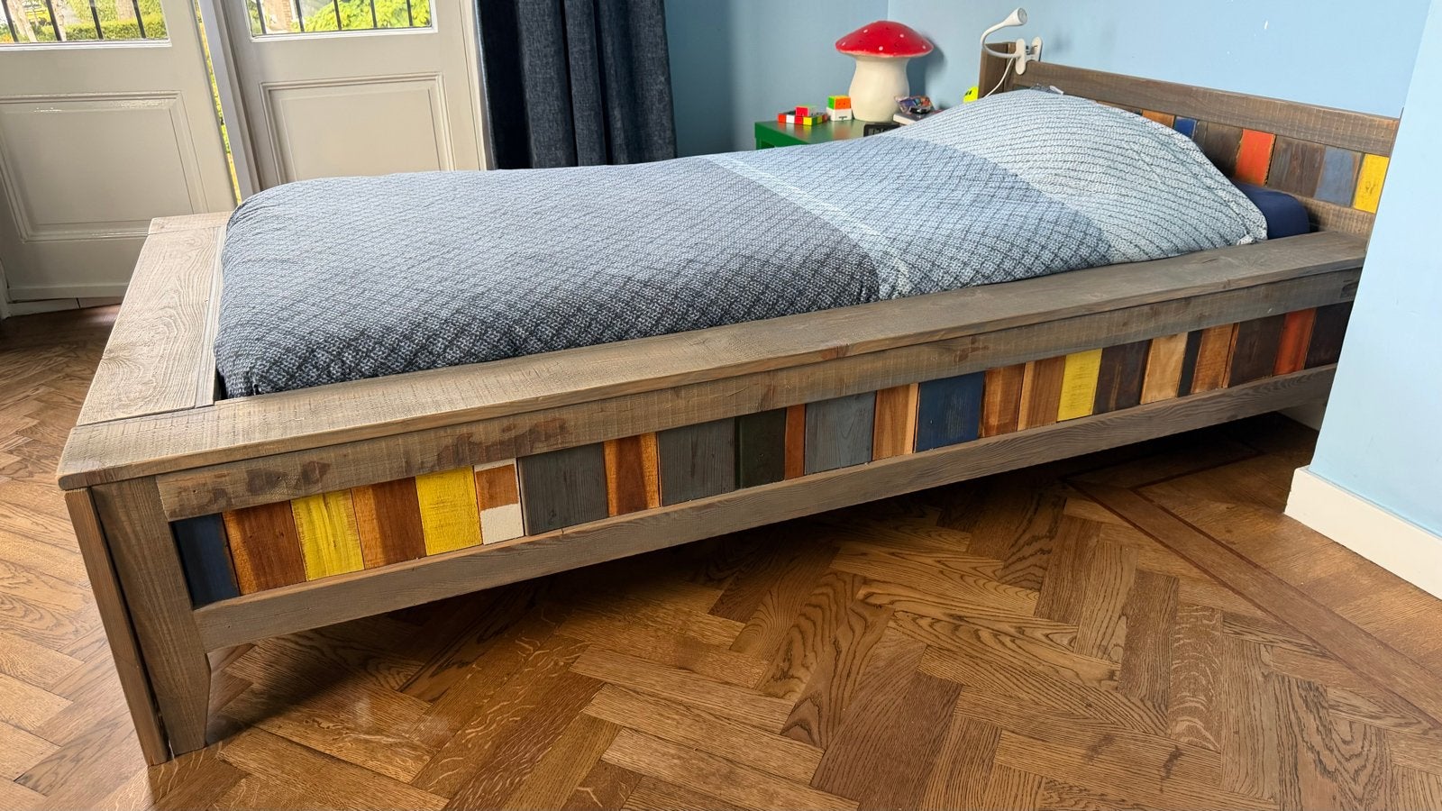 Uniek handgemaakt bed en bureau van meubelmaker, Huis en Inrichting, Slaapkamer | Bedden, Ophalen, 100 cm, 210 cm, Zo goed als nieuw