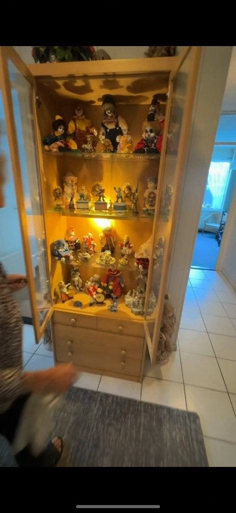 Gratis af te halen: Vitrinekast met glazen deuren, Ophalen, Minder dan 50 cm, Gebruikt, Met lade(s)