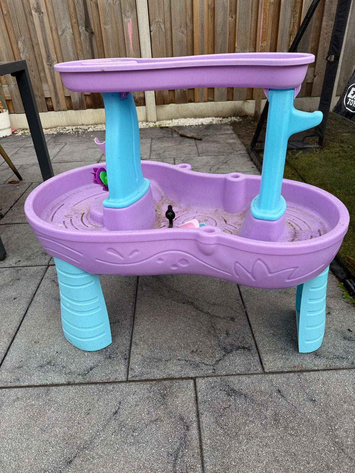 Leuke watertafel voor uren speelplezier, Ophalen, Zo goed als nieuw