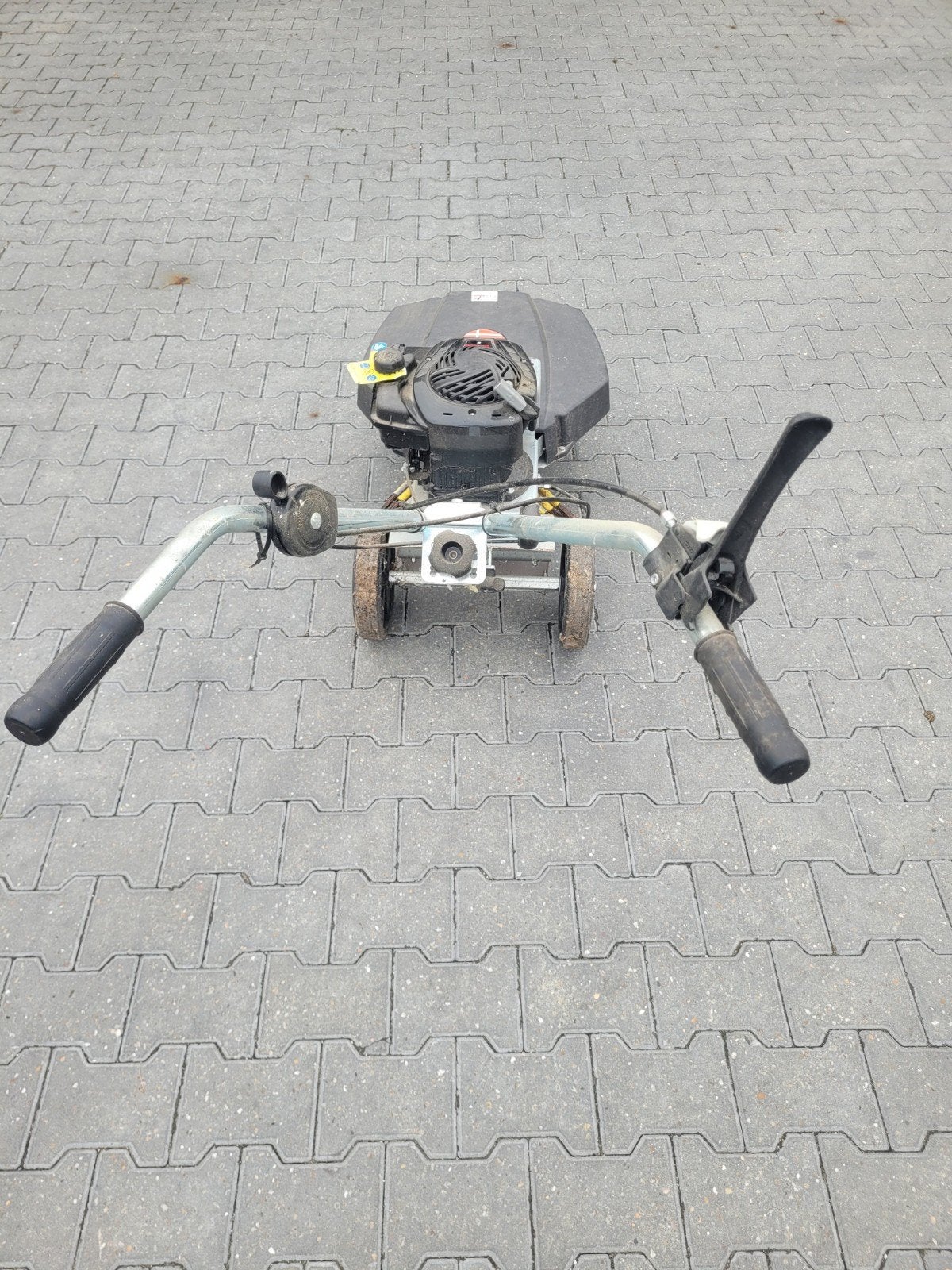Kwem onkruidborstelmachine met benzinemotor, Tuin en Terras, Veegmachines, Ophalen, Gebruikt, Kwem