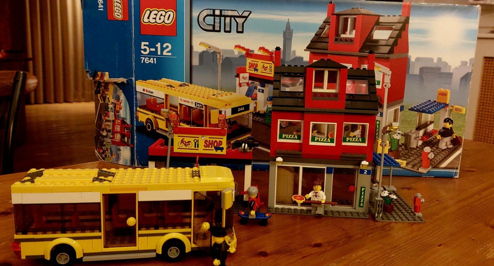 Lego City 7641: Stadsplein met bus en pizzeria, Ophalen of Verzenden, Zo goed als nieuw, Overige merken