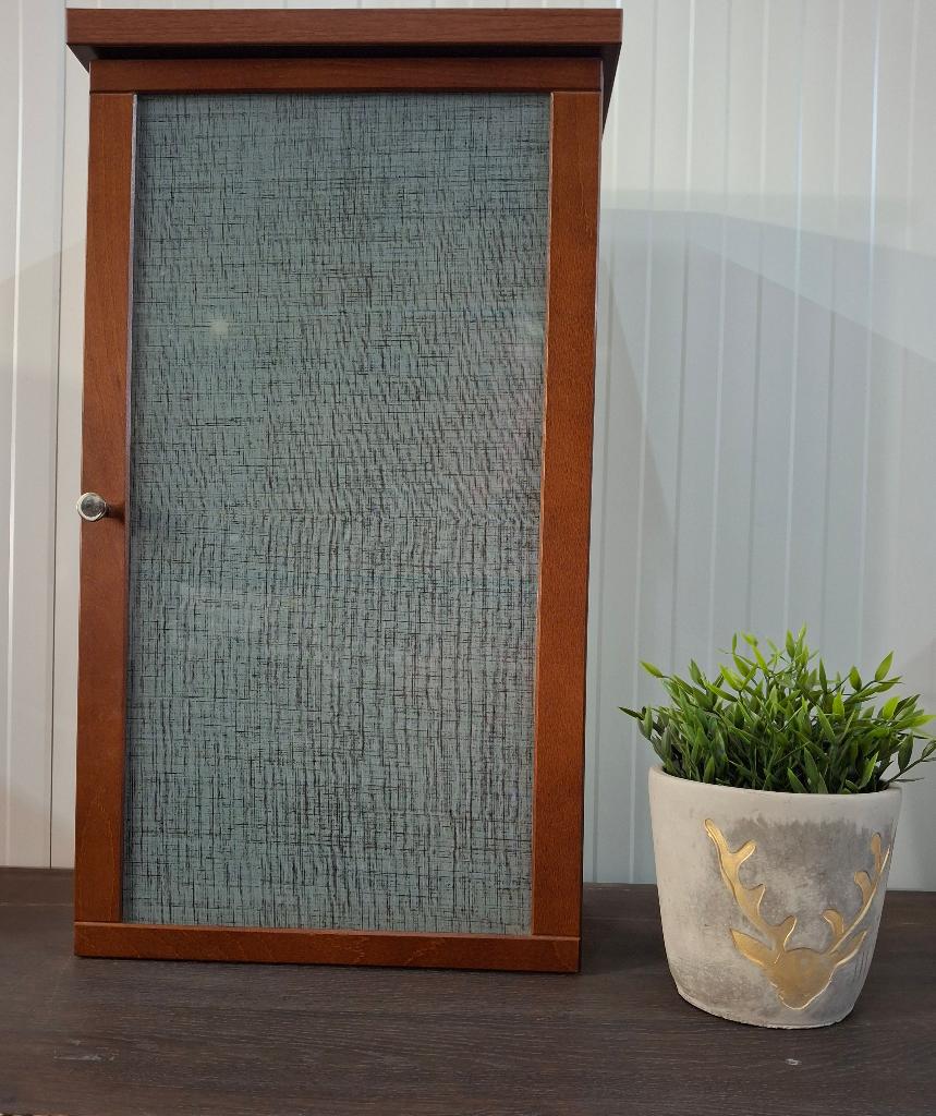 Decoratief opbergkastje wandkastje/ medicijnkastje, Huis en Inrichting, 67 cm, Hout, Zo goed als nieuw, Bruin