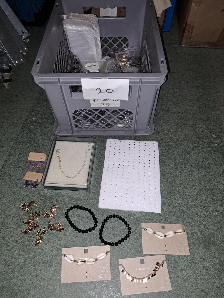Partij sieraden nr 30. Kettingen, armband, oorbellen, e.d, Sieraden, Tassen en Uiterlijk, Kettingen, Nieuw, Overige materialen