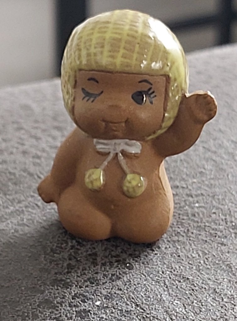 Vintage Teracotta Poppetje -Baby Met Mutsje (Japan, '60-'70), Ophalen of Verzenden, Zo goed als nieuw