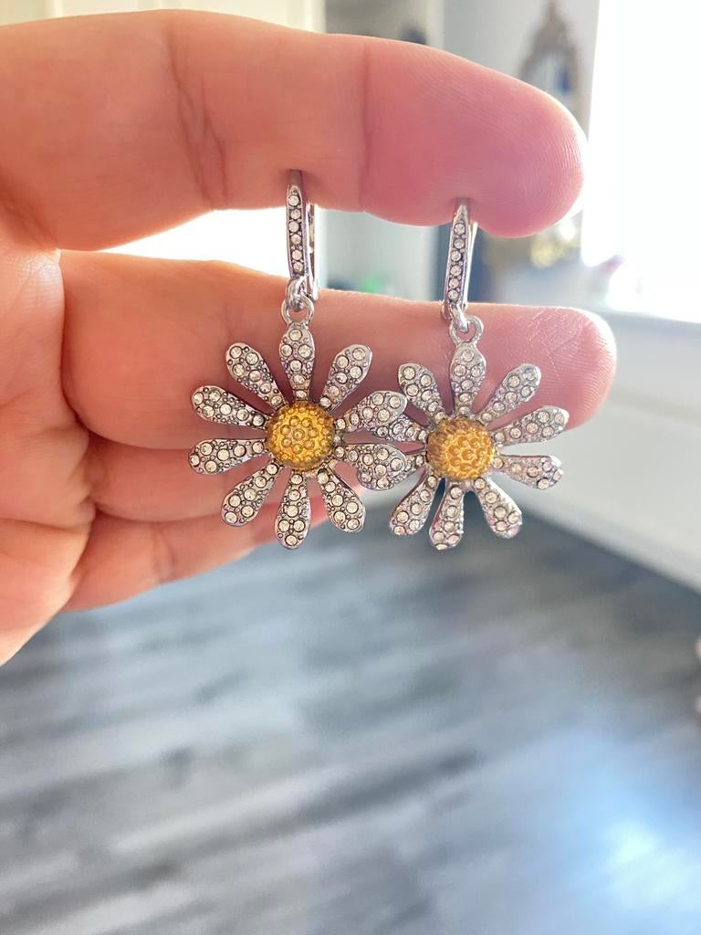 Prachtige oorbellen bloem zilverkleur, Verzenden, Zo goed als nieuw, Zilver, Overige materialen