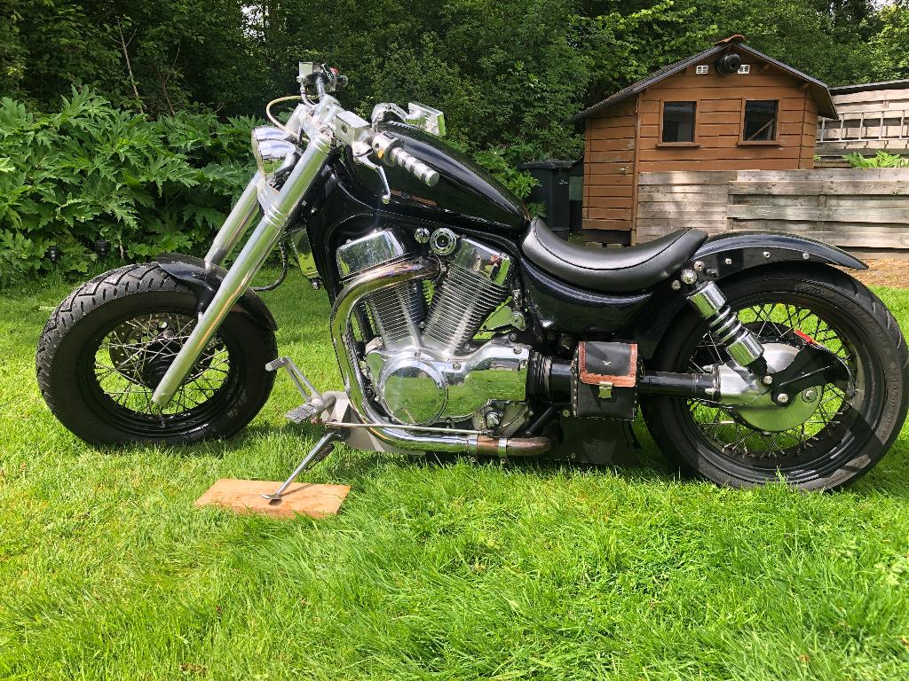 zeer mooi verbouwde suzuki intruder 1400, Motoren, Motoren | Suzuki, Cardan-aandrijving, 2 cilinders, Chopper, Gebruikt