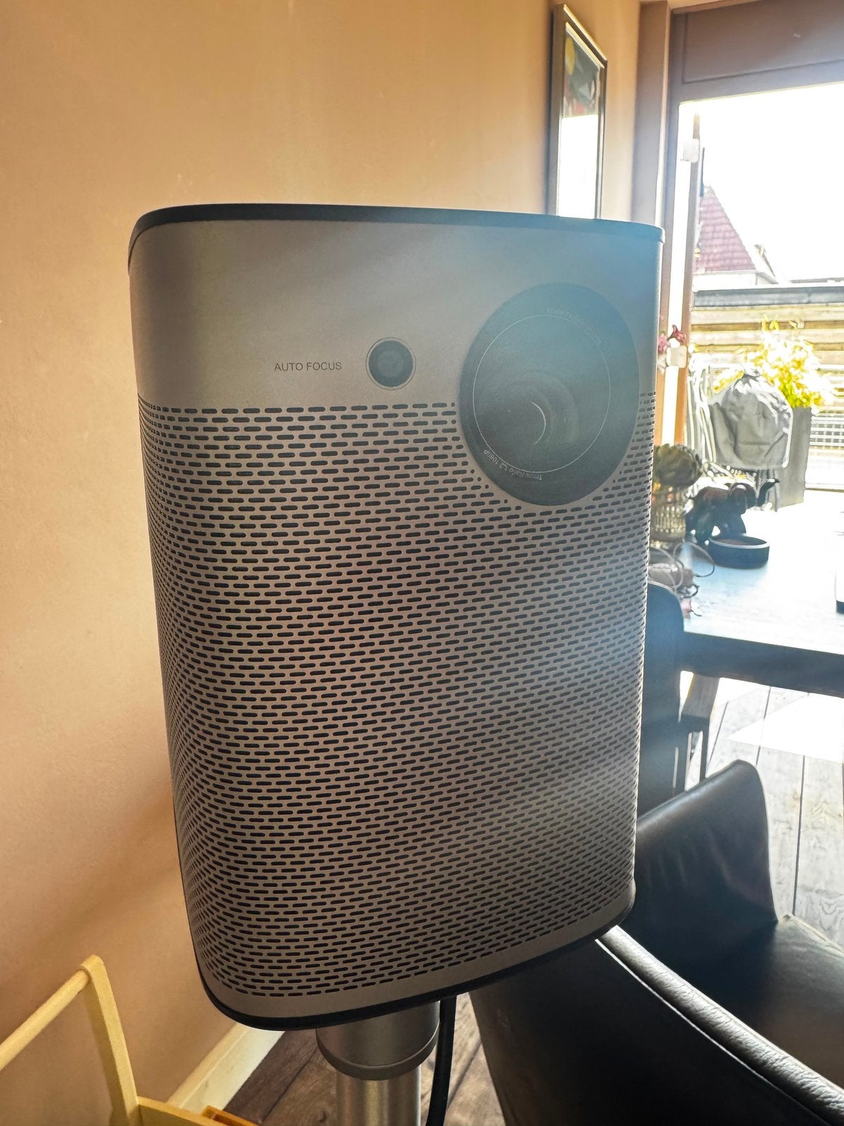 XGIMI Halo+ Beamer + vloerstandaard + projectiescherm 260cm, Ophalen, Zo goed als nieuw, LED