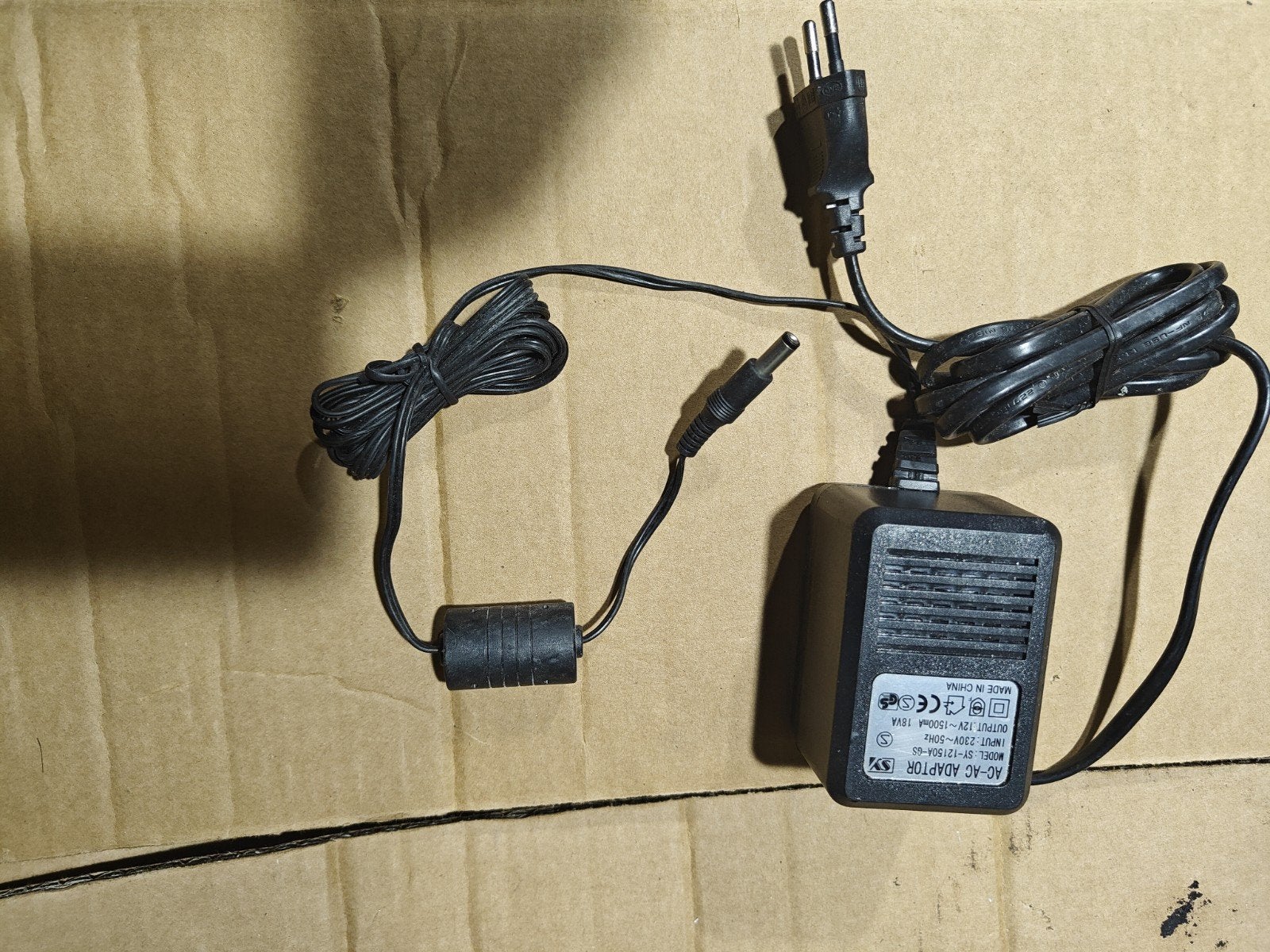 Nieuwe 220V naar 12V AC/DC Adapter 1.5A, Ophalen of Verzenden, Nieuw