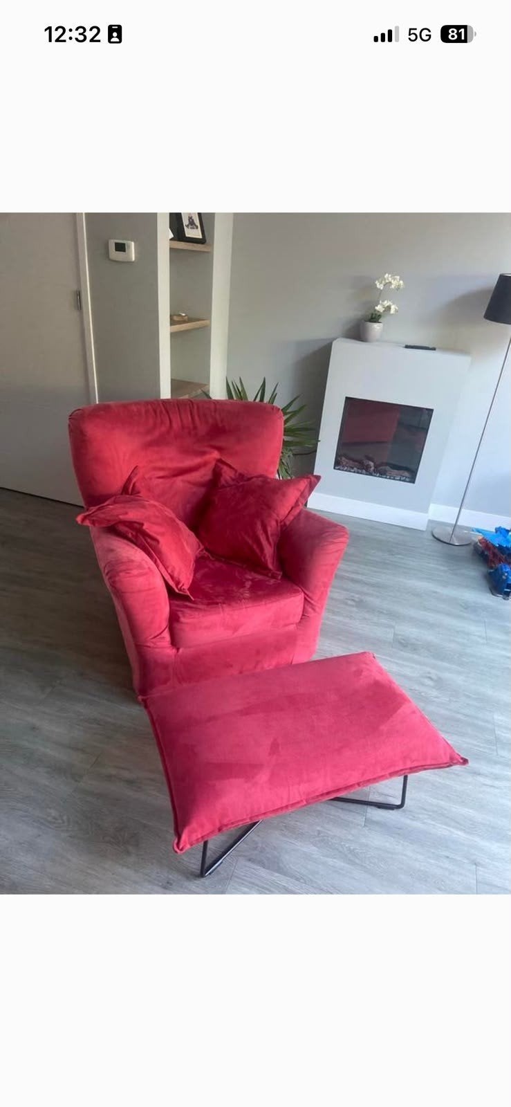 Te Koop: Kleurrijke Rode fauteuil met bankje., Ophalen