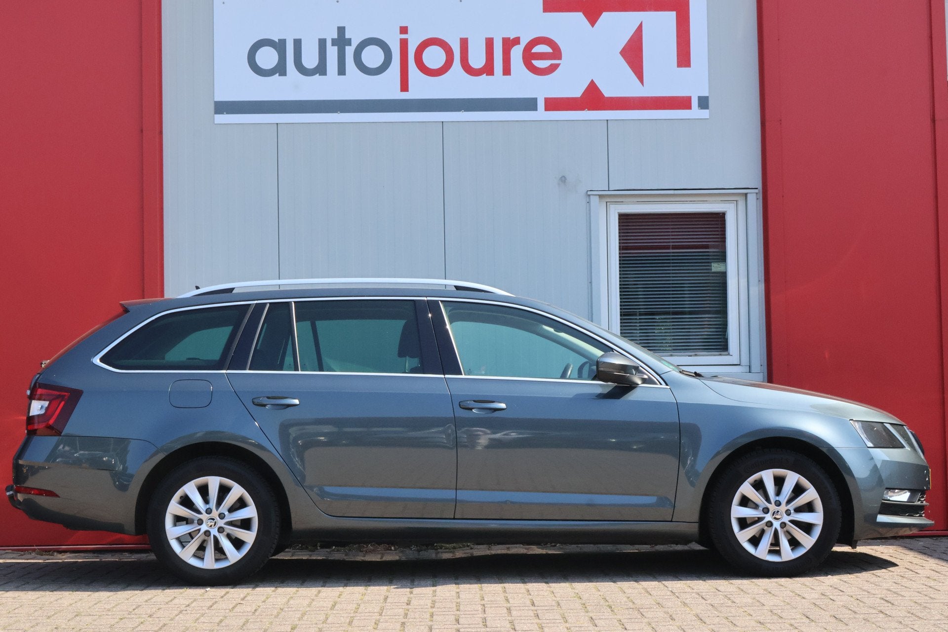 Skoda Octavia Combi 1.6 TDI DSG Greentech Clever Edition, Auto's, Dealer onderhouden, Gebruikt, 4 cilinders, Automatische klimaatregeling