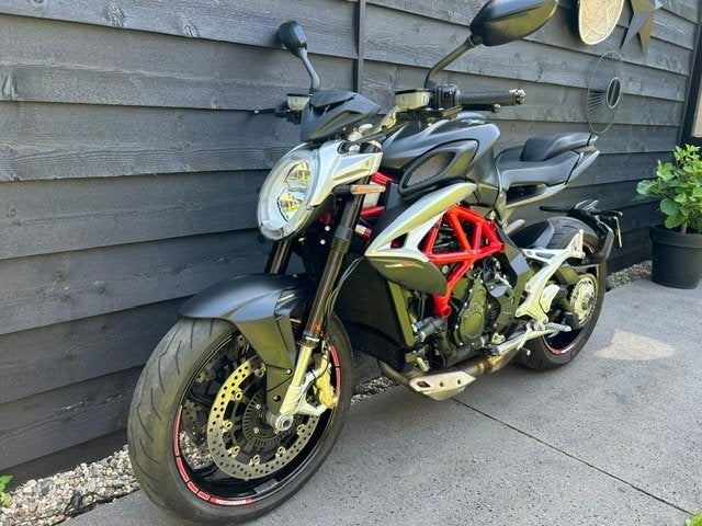 MV Agusta Brutale 800, Motoren, Occasion, Motorrijbewijs A, Bedrijf, 3 cilinders