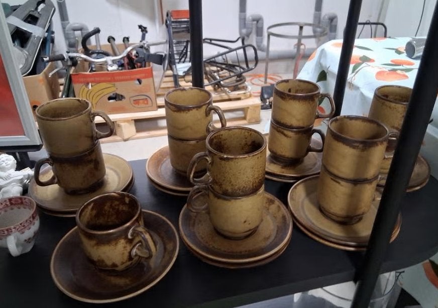 Vintage Aardewerk Koffie/Theeservies - 12-delig, Nieuw, Ophalen of Verzenden, Overige stijlen, Kop(pen) en/of Schotel(s)