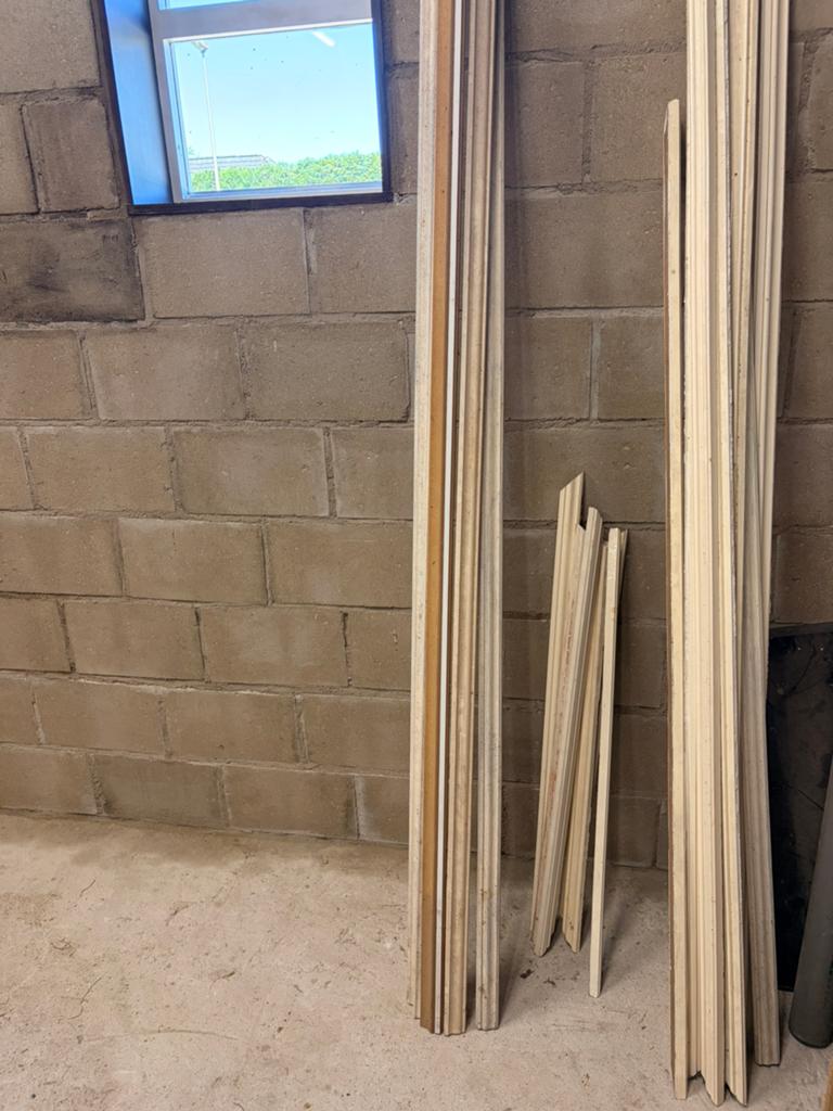Deurkozijnlijsten, klassiek hardhout wit, Doe-het-zelf en Verbouw, Kozijnen en Schuifpuien, Deurkozijn, Zo goed als nieuw, Hout