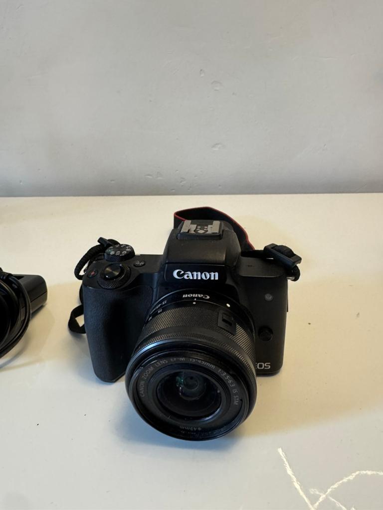 Canon M50 Mark II + Canon Zoom Lens EF-M 15-45mm, Ophalen of Verzenden, Zo goed als nieuw, Canon, 8 keer of meer