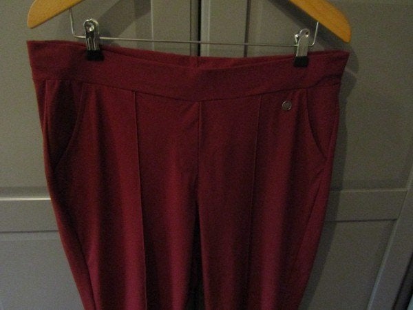 G1086 Triple Nine mt XL broek travelstof burgundy wide leg, Triple Nine, Verzenden, Maat 46/48 (XL) of groter, Zo goed als nieuw
