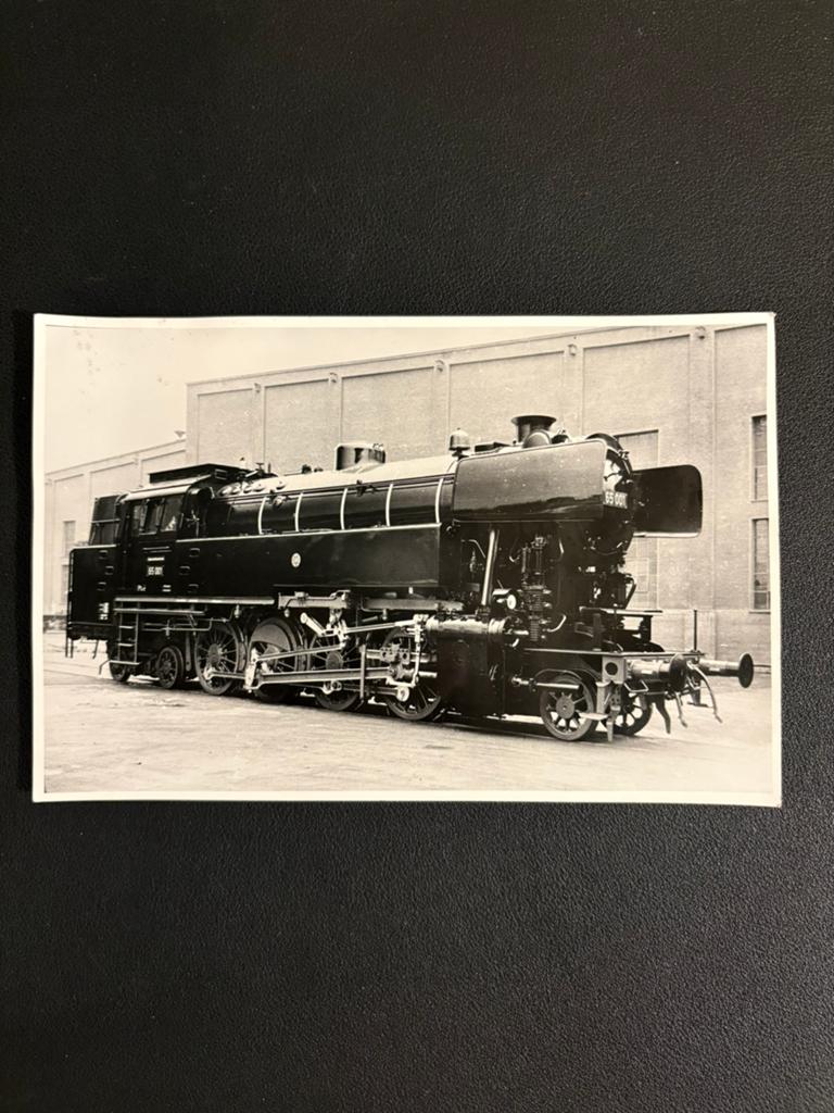 Originele foto stoomloc DB 65 001 bij Kraus-Maffei (1951), Ophalen of Verzenden, Gebruikt, Trein