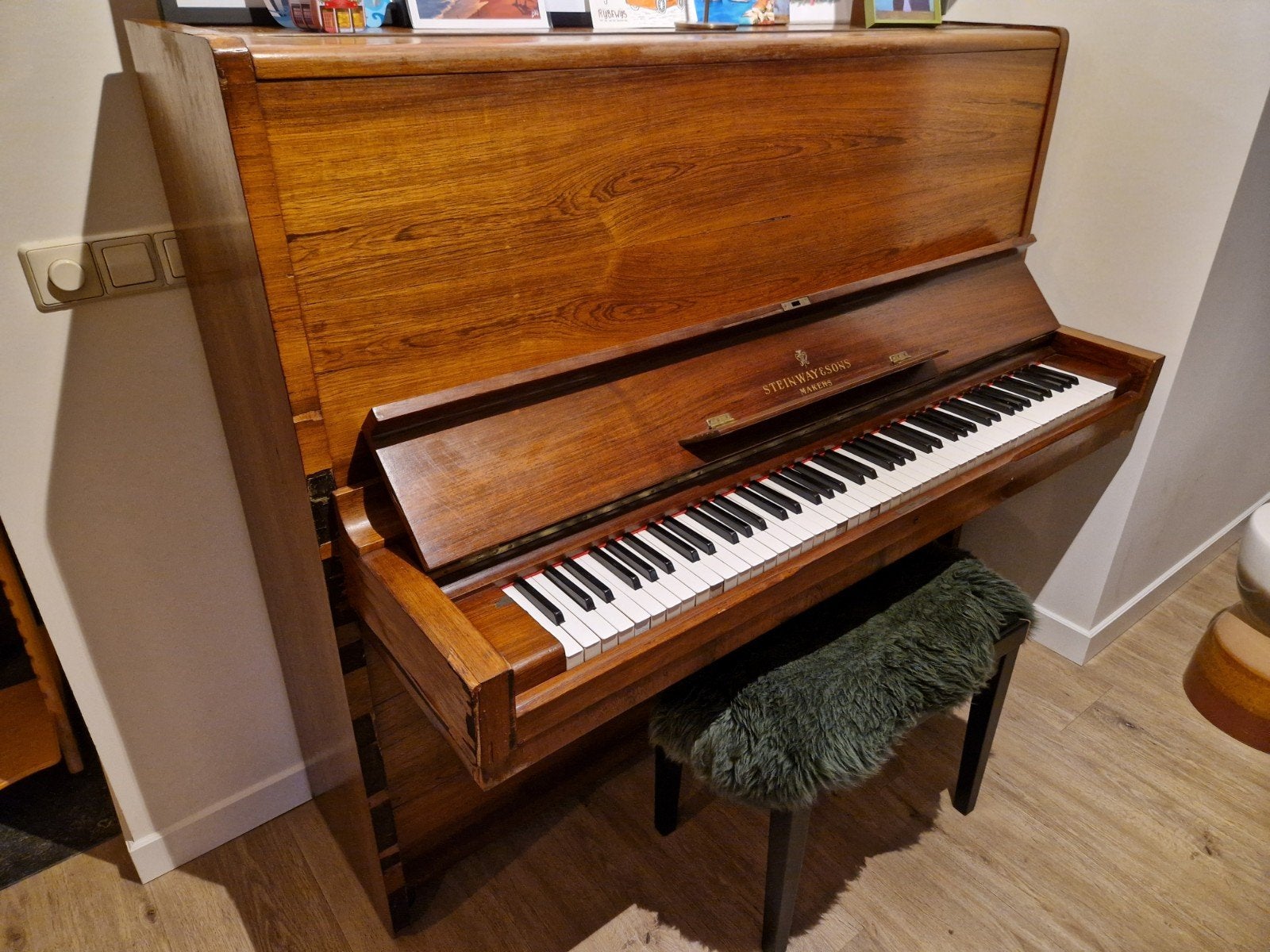Steinway K132 Vertegrand, Ophalen, Gebruikt, Bruin, Piano