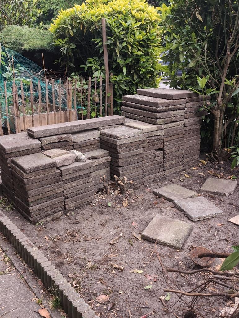 Gratis ~135 30x30 tegels en 8 60x40, Tuin en Terras, Ophalen, Beton, Terrastegels