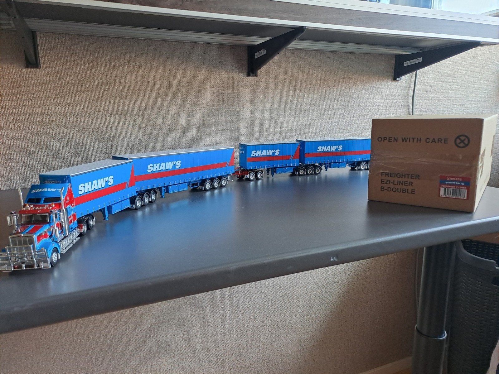Drake  Freighter, Hobby en Vrije tijd, Modelauto's | 1:50, Verzenden, Nieuw, Bus of Vrachtwagen, Overige merken
