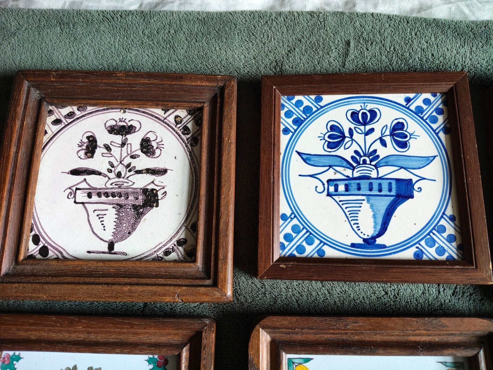 9 oude  tegeltjes in houten frame brocante siertegeltjes, Ophalen of Verzenden