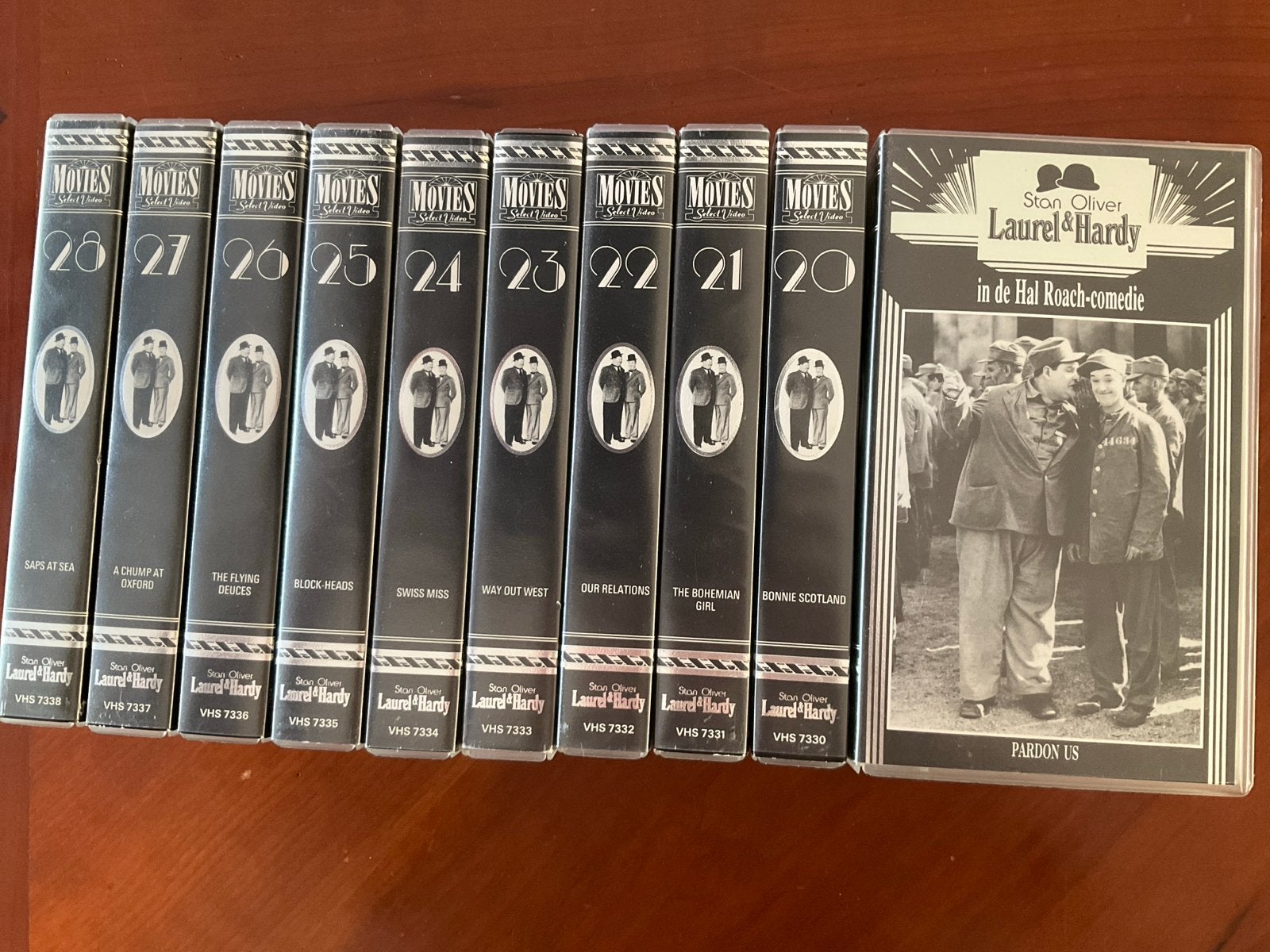 Laurel & Hardy VHS Collectie - 9 Banden + Pardon Us, Boxset, Alle leeftijden, Ophalen of Verzenden, Komedie