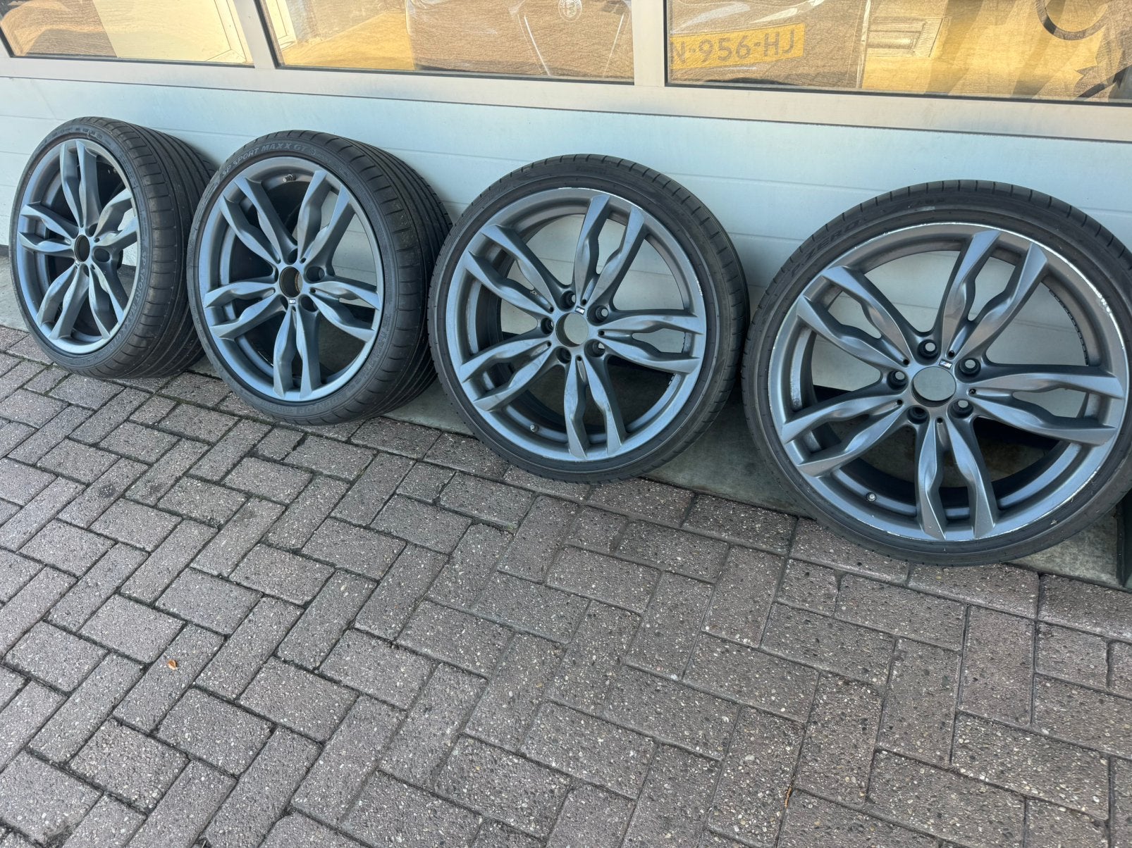 BMW M550d wielen 20 inch Org F10/F11 Zomer set, Gebruikt, 275 mm, Banden en Velgen, Ophalen of Verzenden