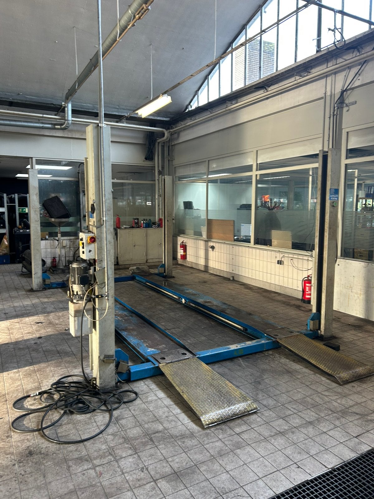 AUTEC 4-KOLOMS APK-HEFBRUG – 4.000 KG BRUG/ AUTO, Ophalen, Gebruikt