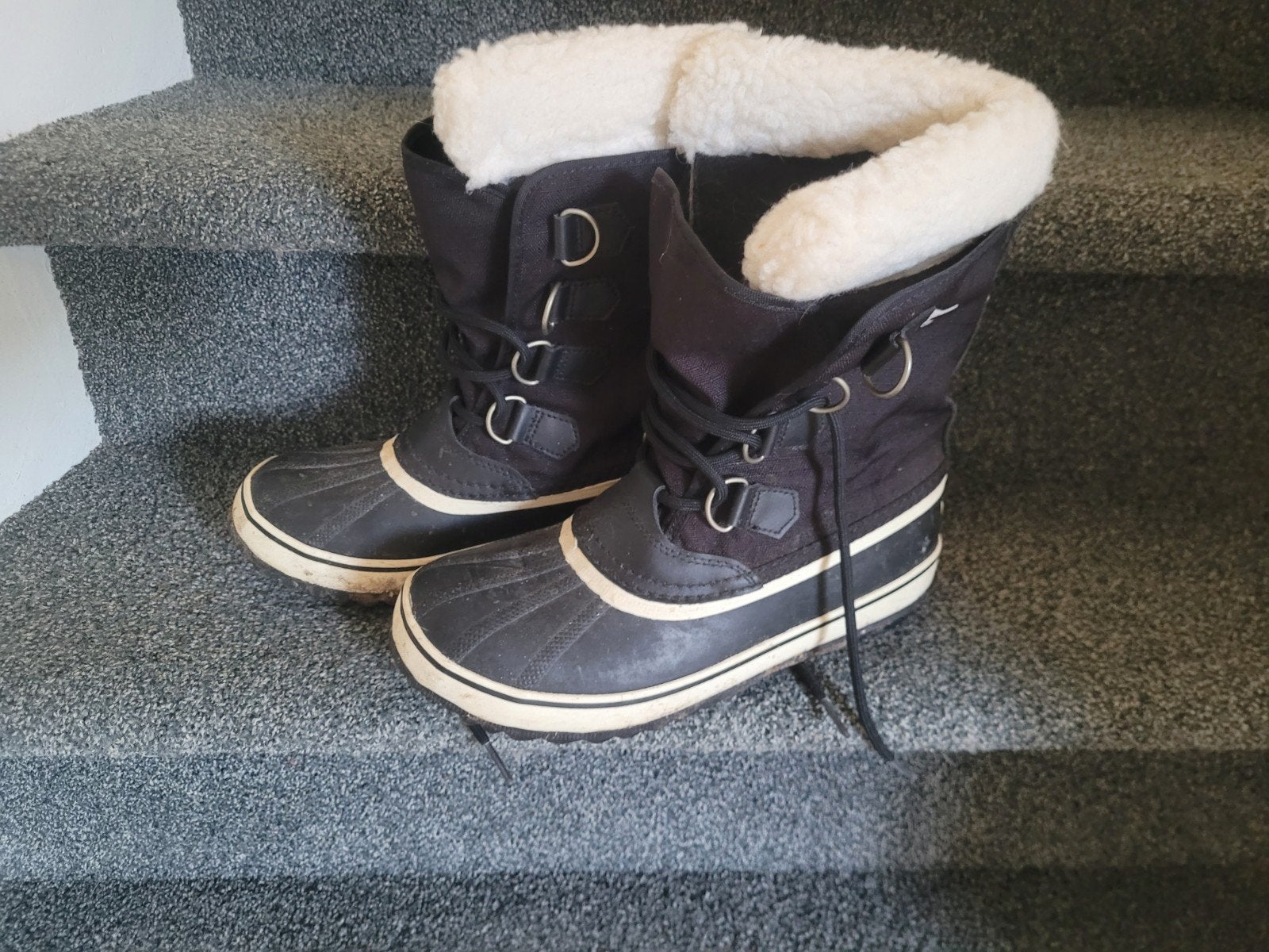 Sorel 38.5, Ophalen of Verzenden, Zo goed als nieuw, Zwart, Sneakers of Gympen