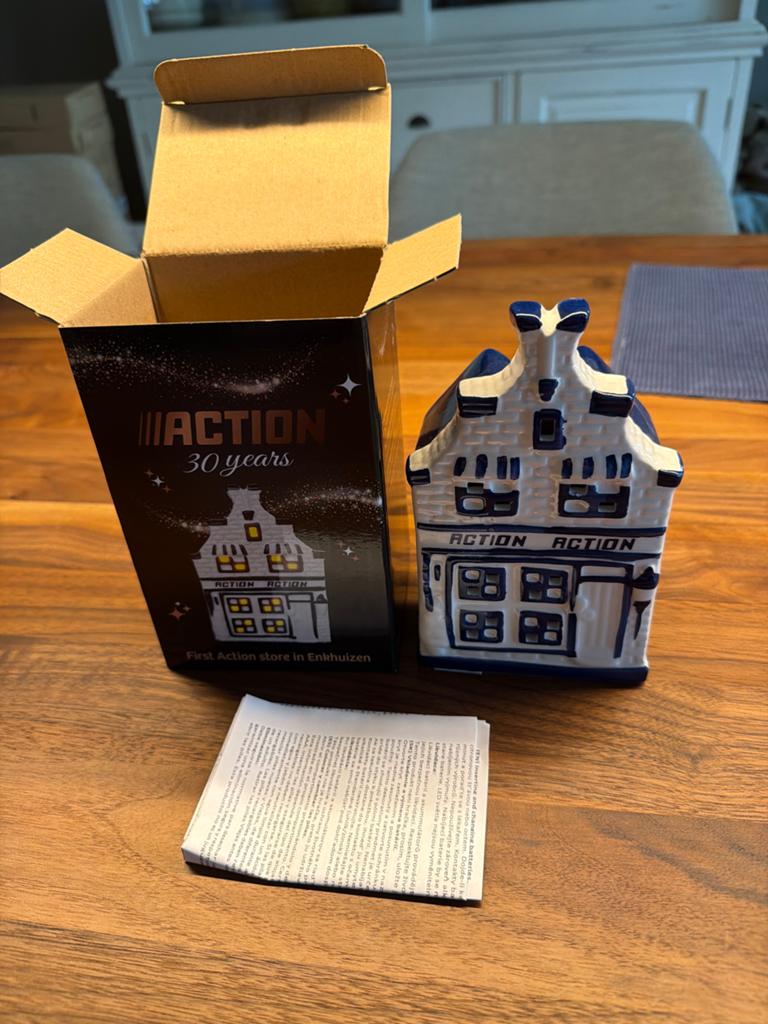 Nieuw Action 30 jaar Delfts Blauw huisje met LED verlichting, Nieuw, Ophalen of Verzenden, Klassiek, Wit