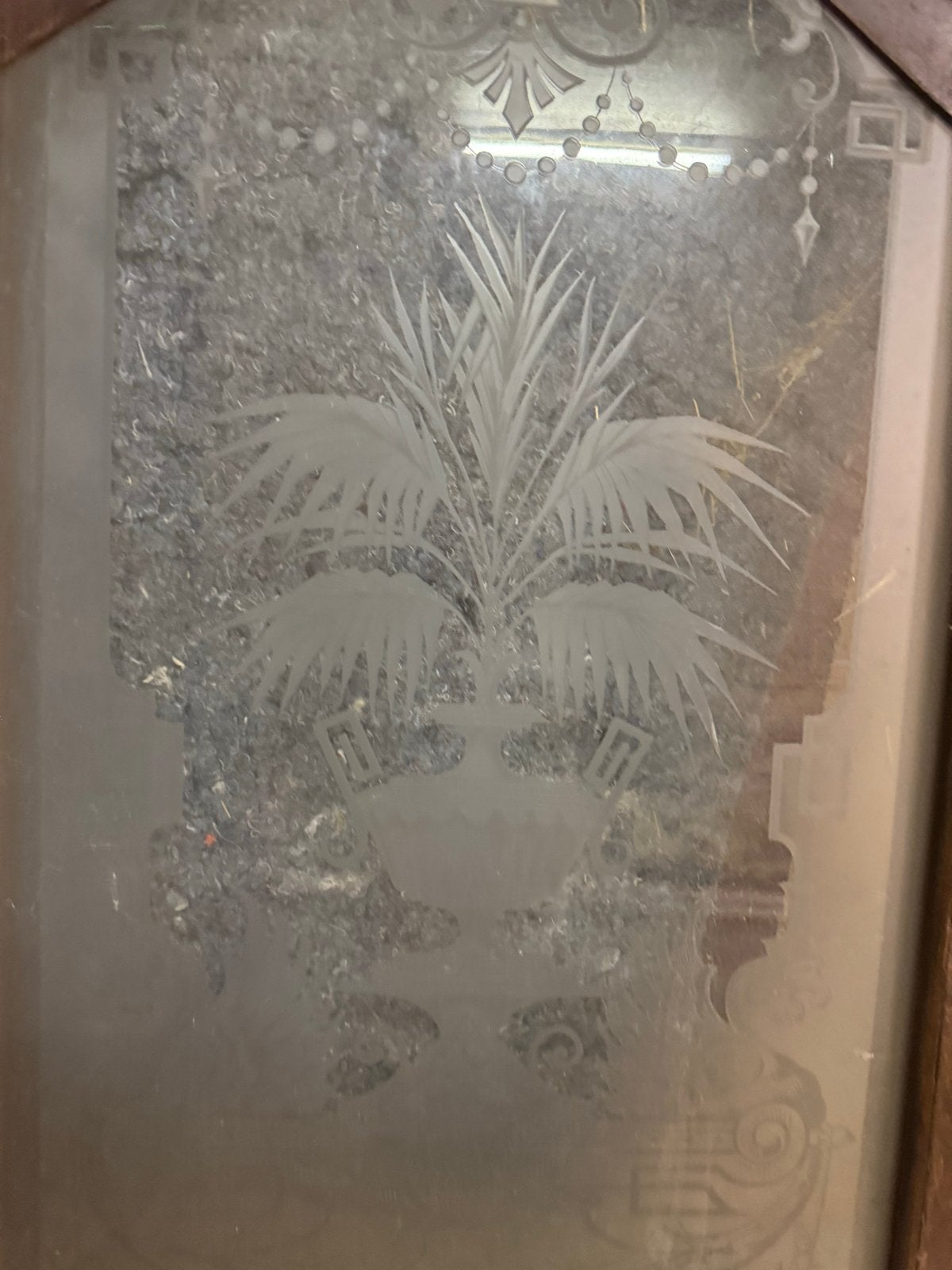 Oude nostalgische deuren met houtsnijwerk en melkglas, Ophalen