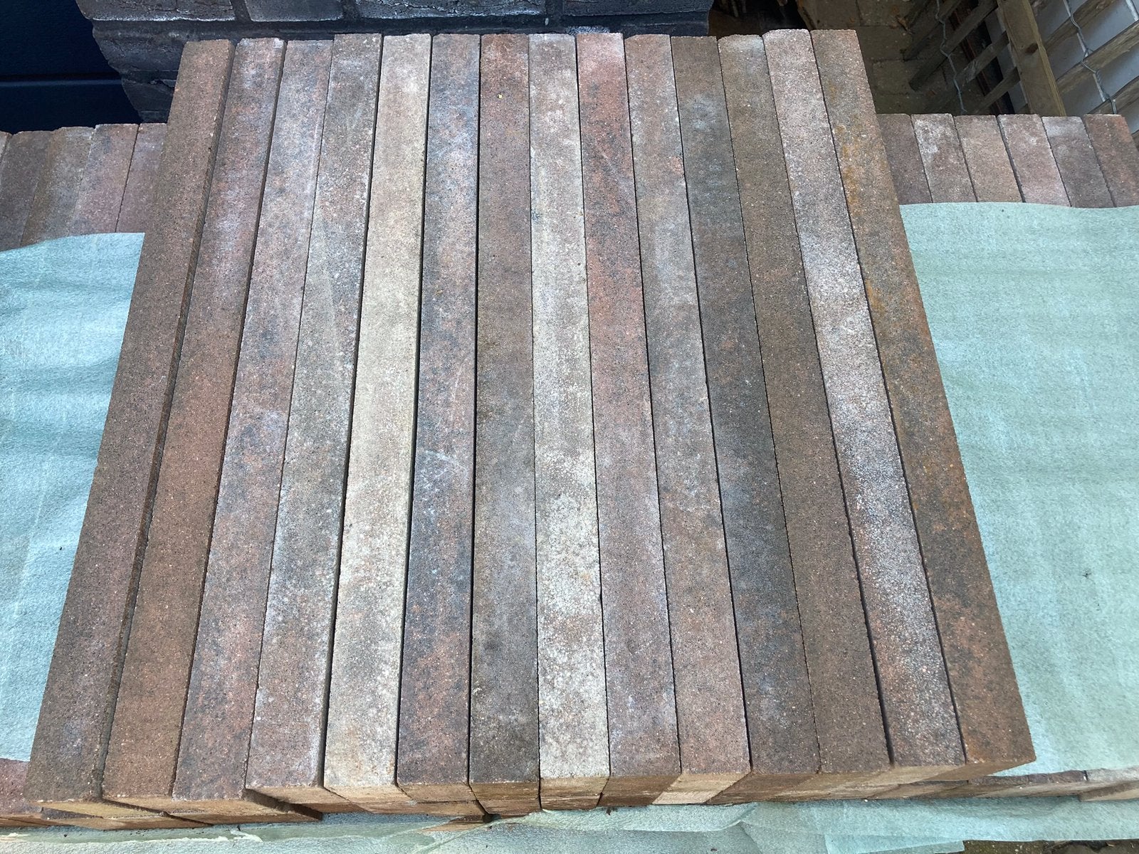 Mbi geostylistix 595x95x40mm Schaded brown-black, Doe-het-zelf en Verbouw, Metselstenen, Ophalen, Zo goed als nieuw, Beton