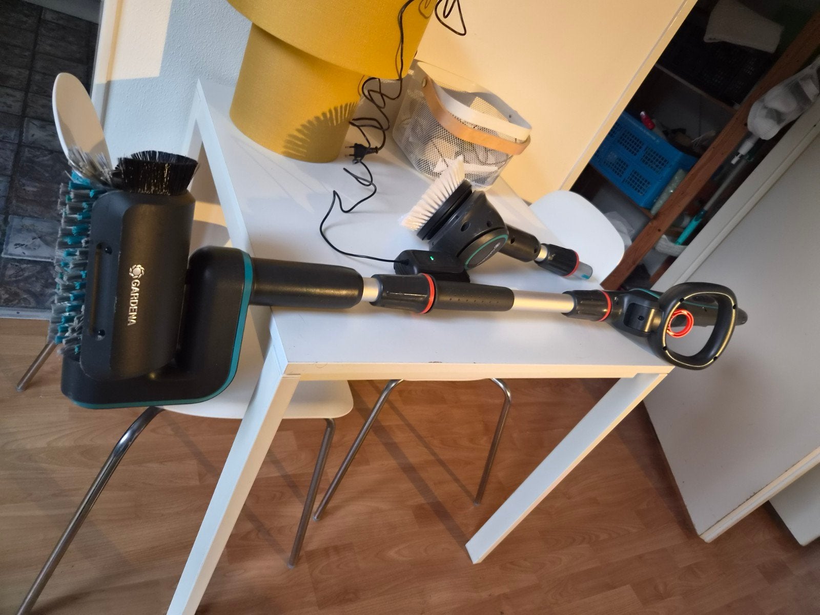 Gardena Aquabrush Multi-oppervlaktereiniger +accu + lader, Ophalen, Zo goed als nieuw, Overige soorten, Gardena