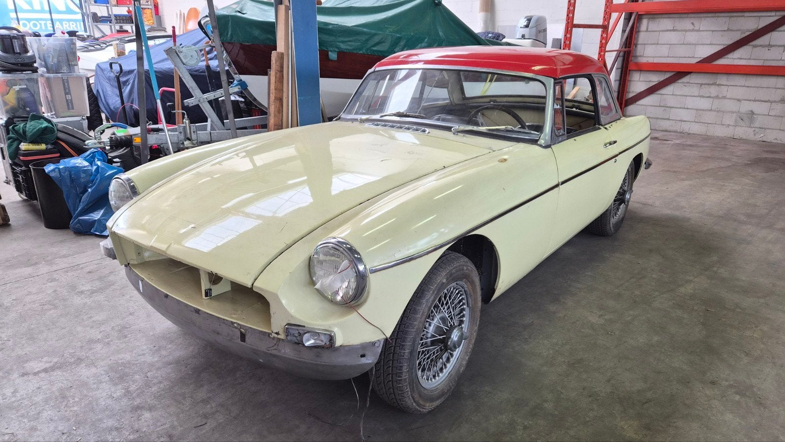 mgb Roadster 1967 in de kleur Pale Primrose met RDW papieren, Auto's, Oldtimers, Achterwielaandrijving, Zwart, Cabriolet, Geel