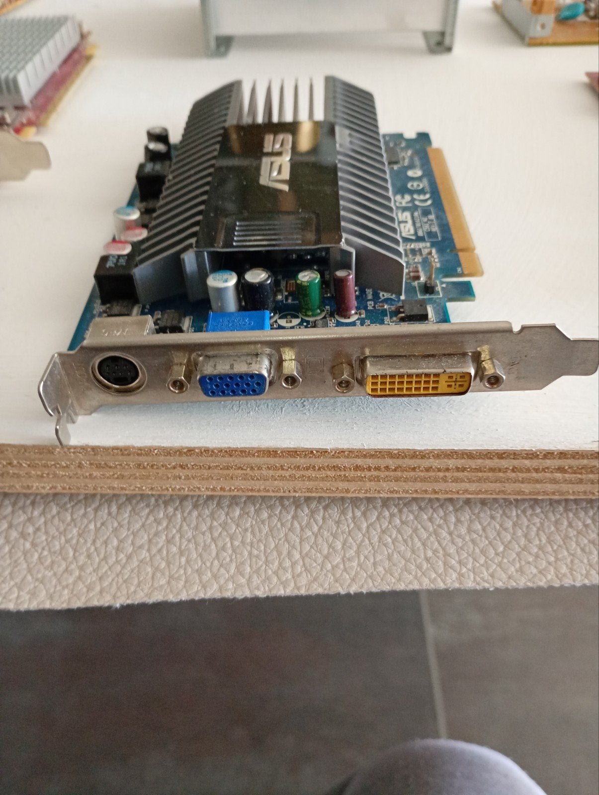 ASUS Grafische Kaart - Perfect voor oudere systemen, Computers en Software, Gebruikt, GDDR, Ophalen of Verzenden, Tv-Out