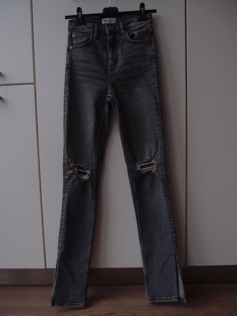 Erg mooie Zara dames meisjes straight high waist jeans 32 XS, Zara, Ophalen of Verzenden, Zo goed als nieuw, W30 - W32 (confectie 38/40)