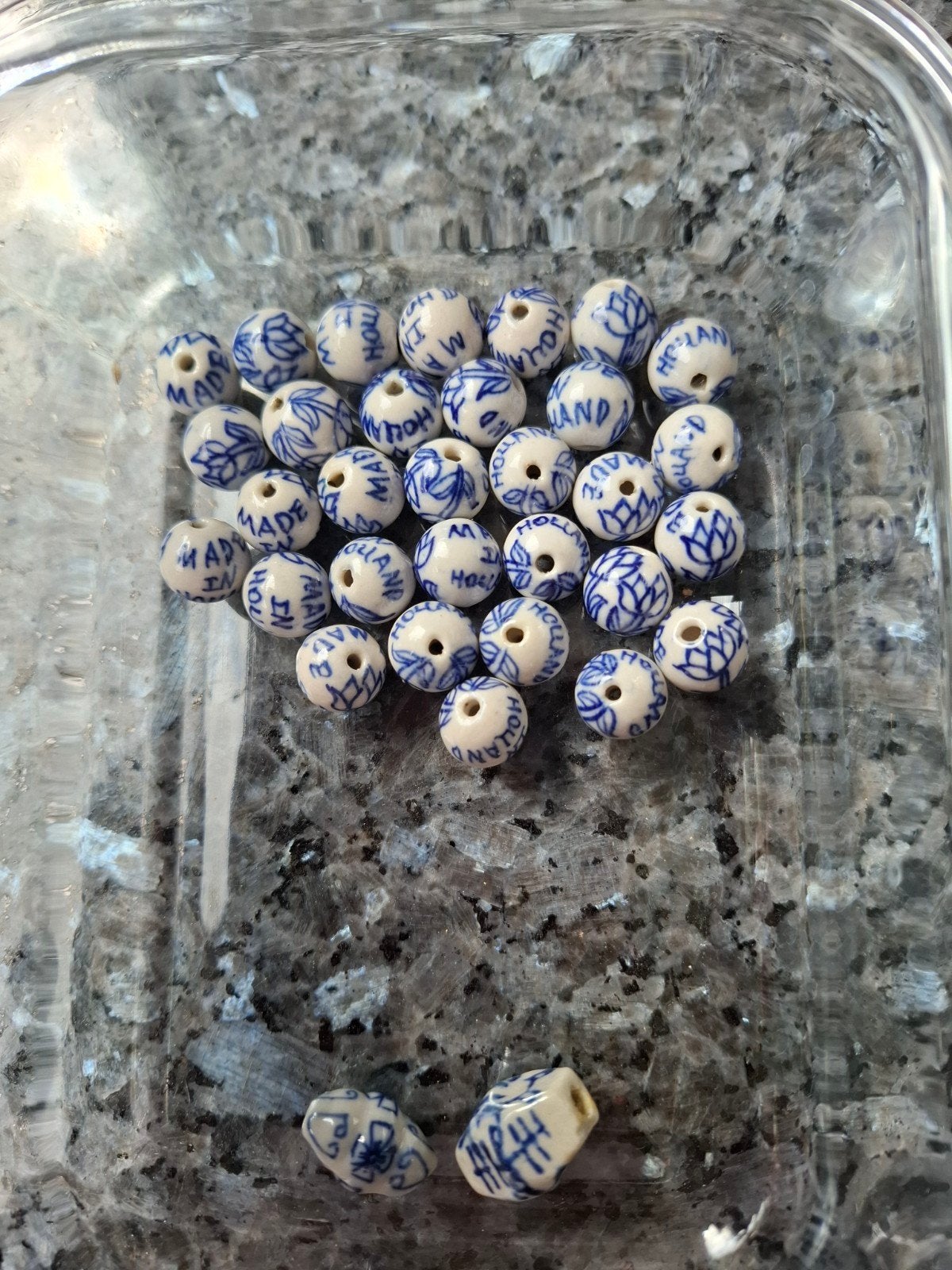 33 Delfts Blauwe Kralen: Bloem & 'Made in Holland', Antiek en Kunst, Antiek | Keramiek en Aardewerk, Ophalen of Verzenden