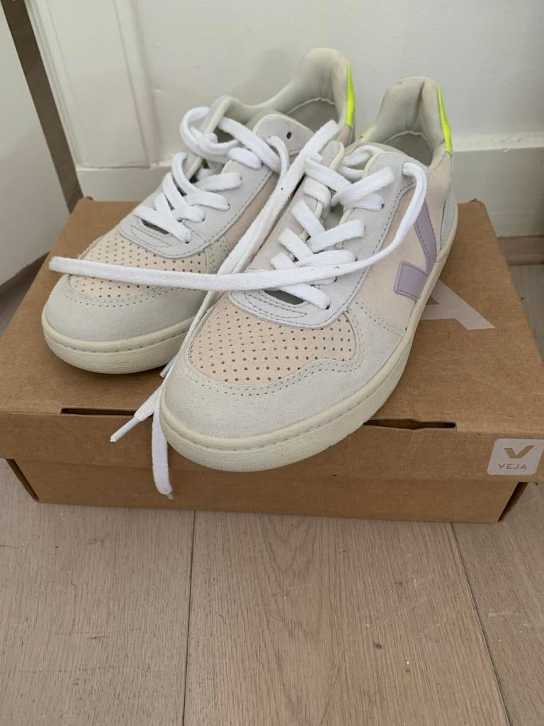 Veja sneakers maat 37 V-10 suède multicolor, Kleding | Dames, Schoenen, Overige kleuren, Nieuw, Ophalen of Verzenden, Sneakers of Gympen
