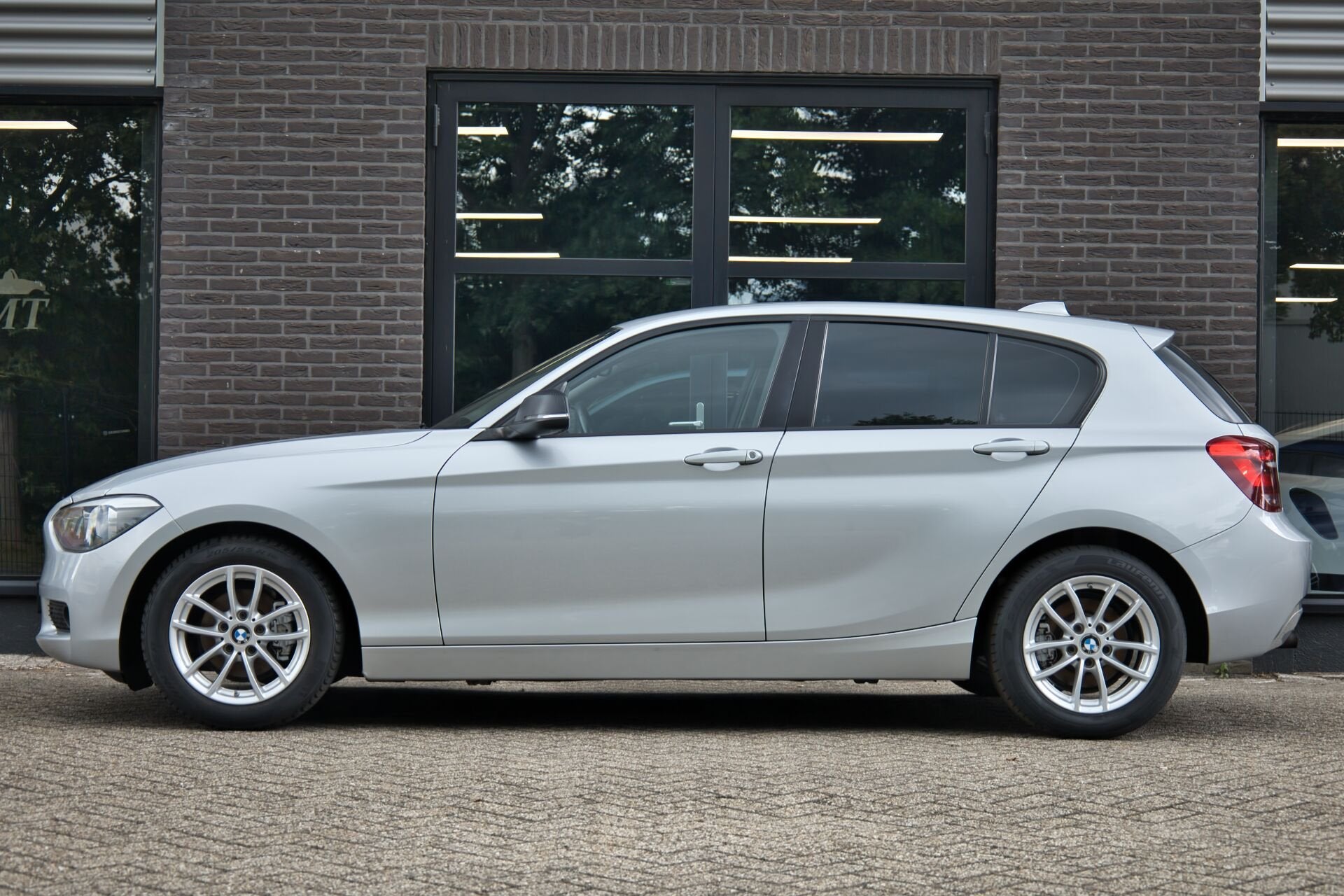 BMW 114i F20 EDE Business / Airco / Stoelvw / PDC / Deal!, 1-Serie, Euro 5, Gebruikt, Zwart
