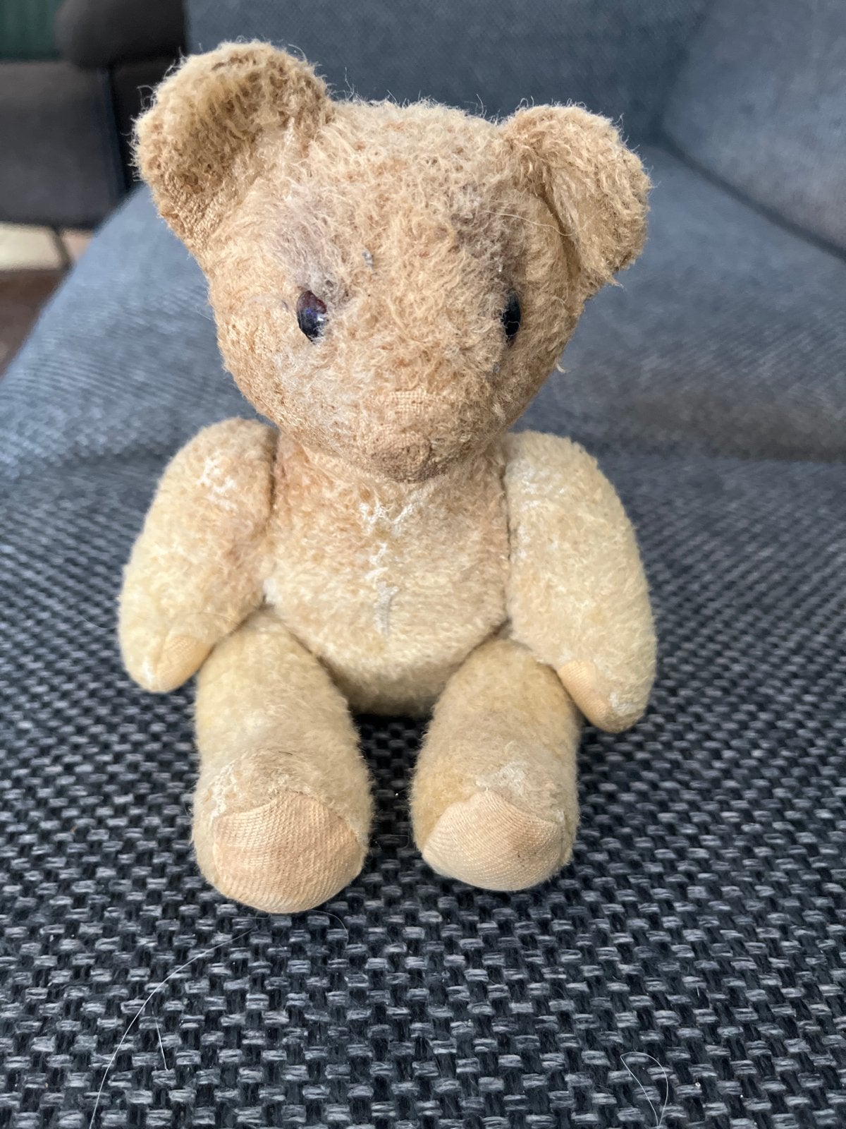 Oud beertje - 21 cm, Verzamelen, Beren en Cherished Teddies, Ophalen of Verzenden, Gebruikt, Stoffen beer, Overige merken