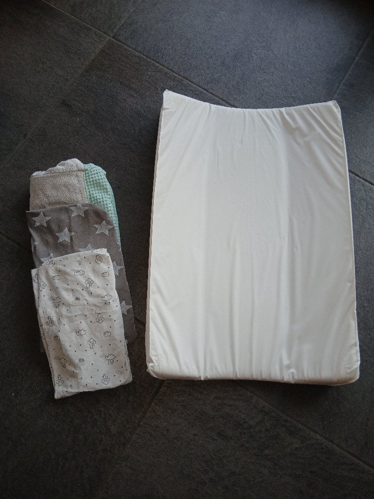 Aankleedkussen (met 3 hoezen), Kinderen en Baby's, Badjes en Verzorging, Ophalen, Gebruikt, Aankleedkussen