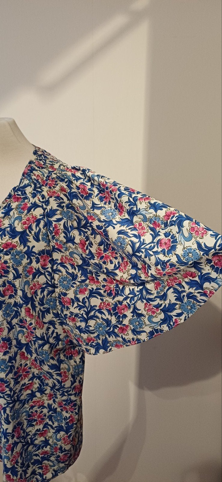 Gekleurde blouse, vlinder mouw, maat 42, Ophalen of Verzenden, Zo goed als nieuw, Maat 42/44 (L), Overige kleuren