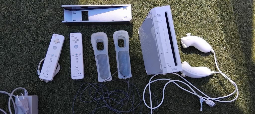 Wii Console met 2 controllers en nunchucks 1, Ophalen of Verzenden, Gebruikt, Met 2 controllers