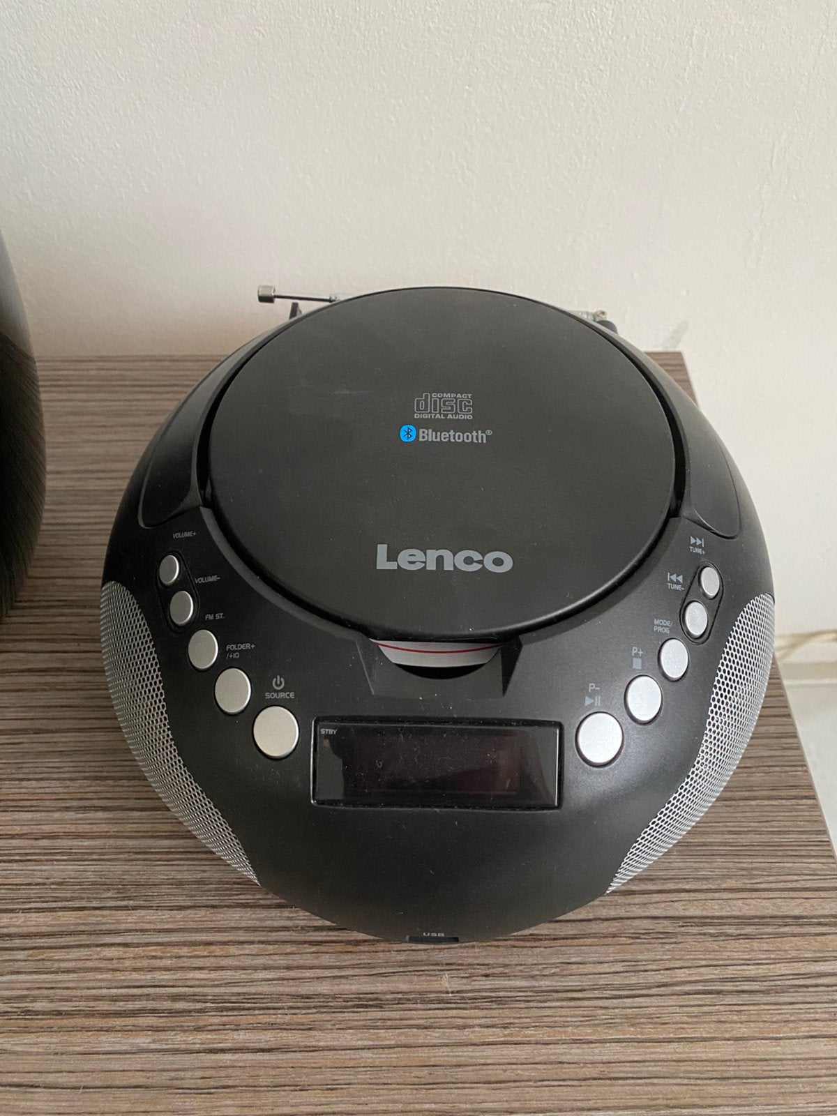 Nieuwe lenco portable radio met Bleutooth en usb, Ophalen of Verzenden, Zo goed als nieuw