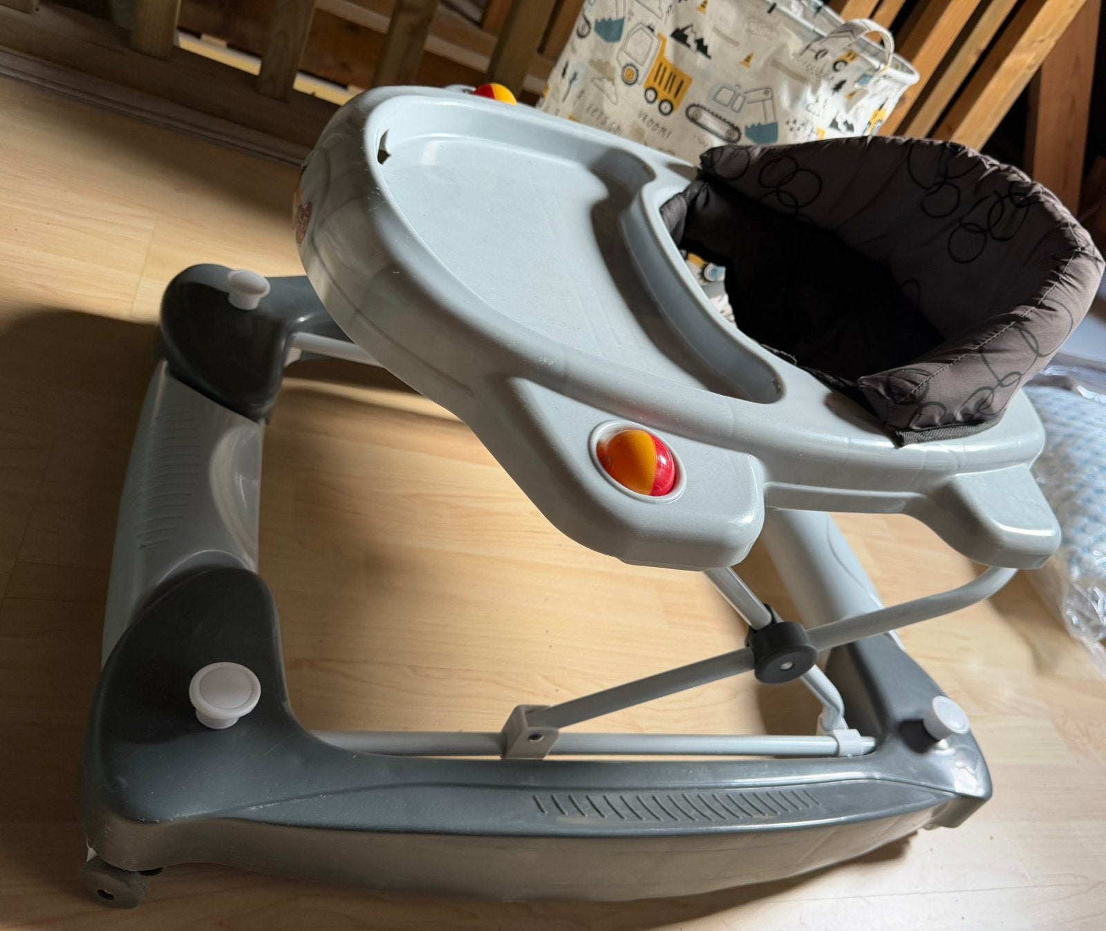 Loopstoeltje baby – grijs/wit, Ophalen, Gebruikt