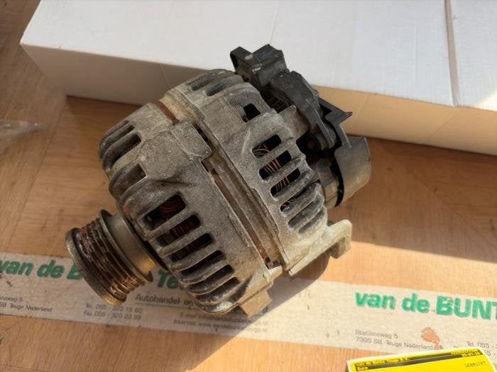 Dynamo van een Opel Corsa, Gebruikt, -, -, Opel